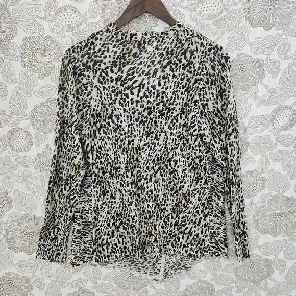Chico's Leopard Wrap Front Long Sleeve Sweater Top Women's 1/ M - Picture 2 of 8